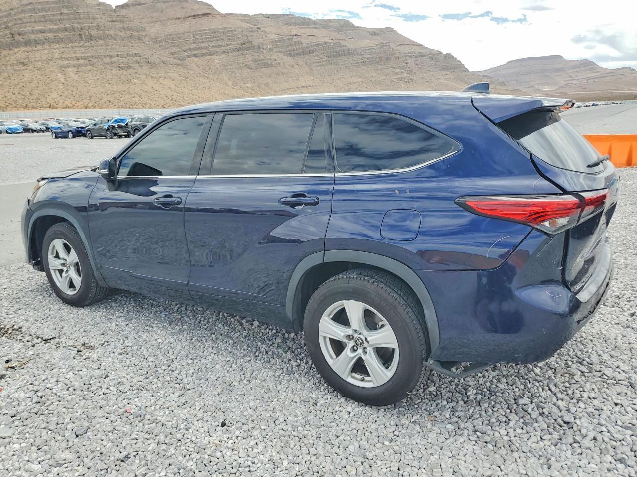 2022 Toyota Highlander L - Фото 2