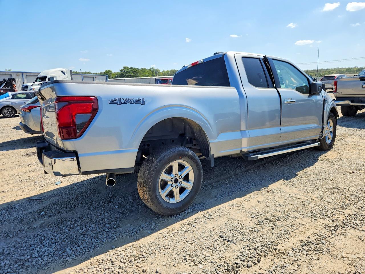 2024 Ford F150 Xlt - Фото 3