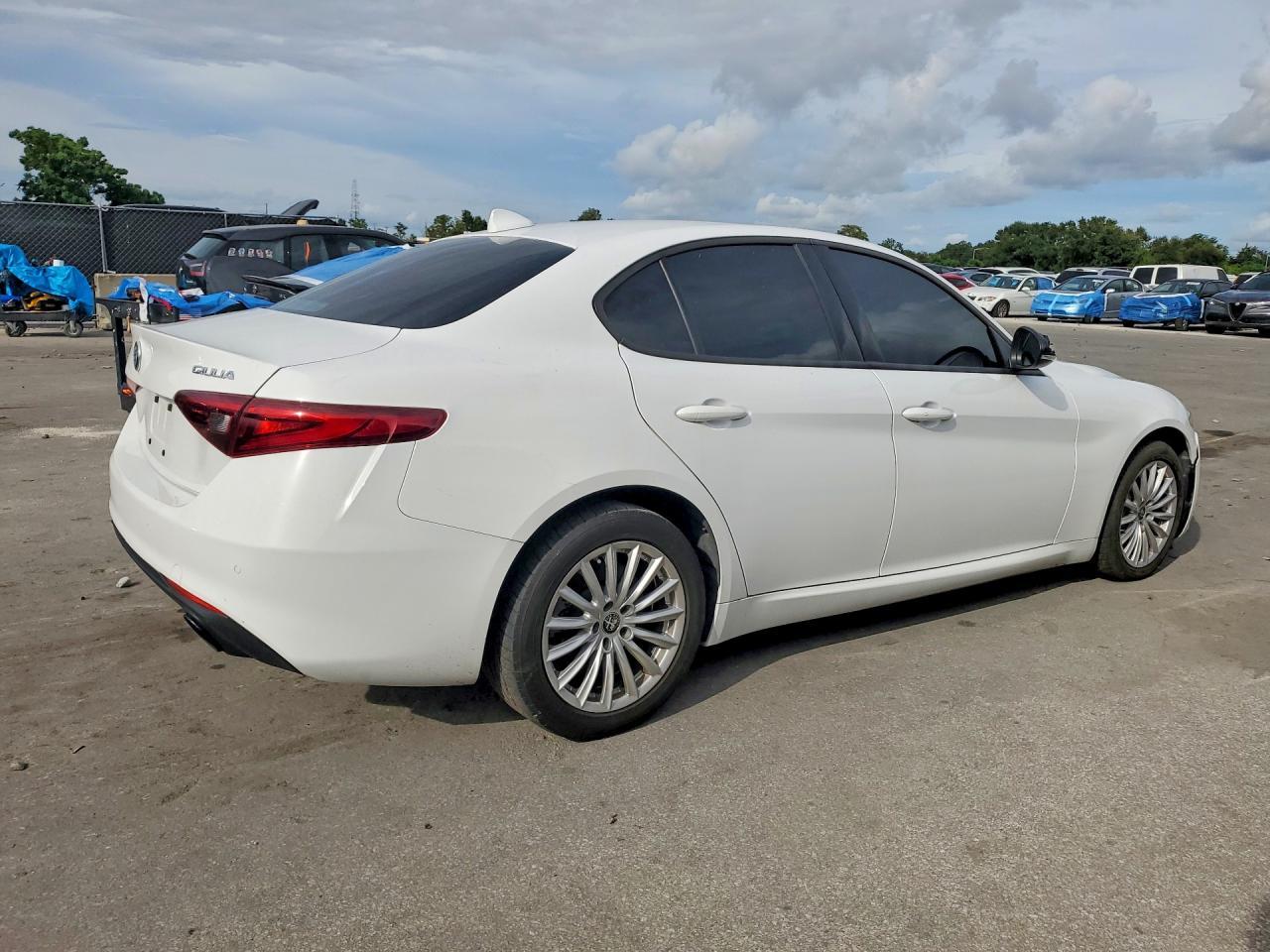 2022 Alfa Romeo Giulia - Фото 3