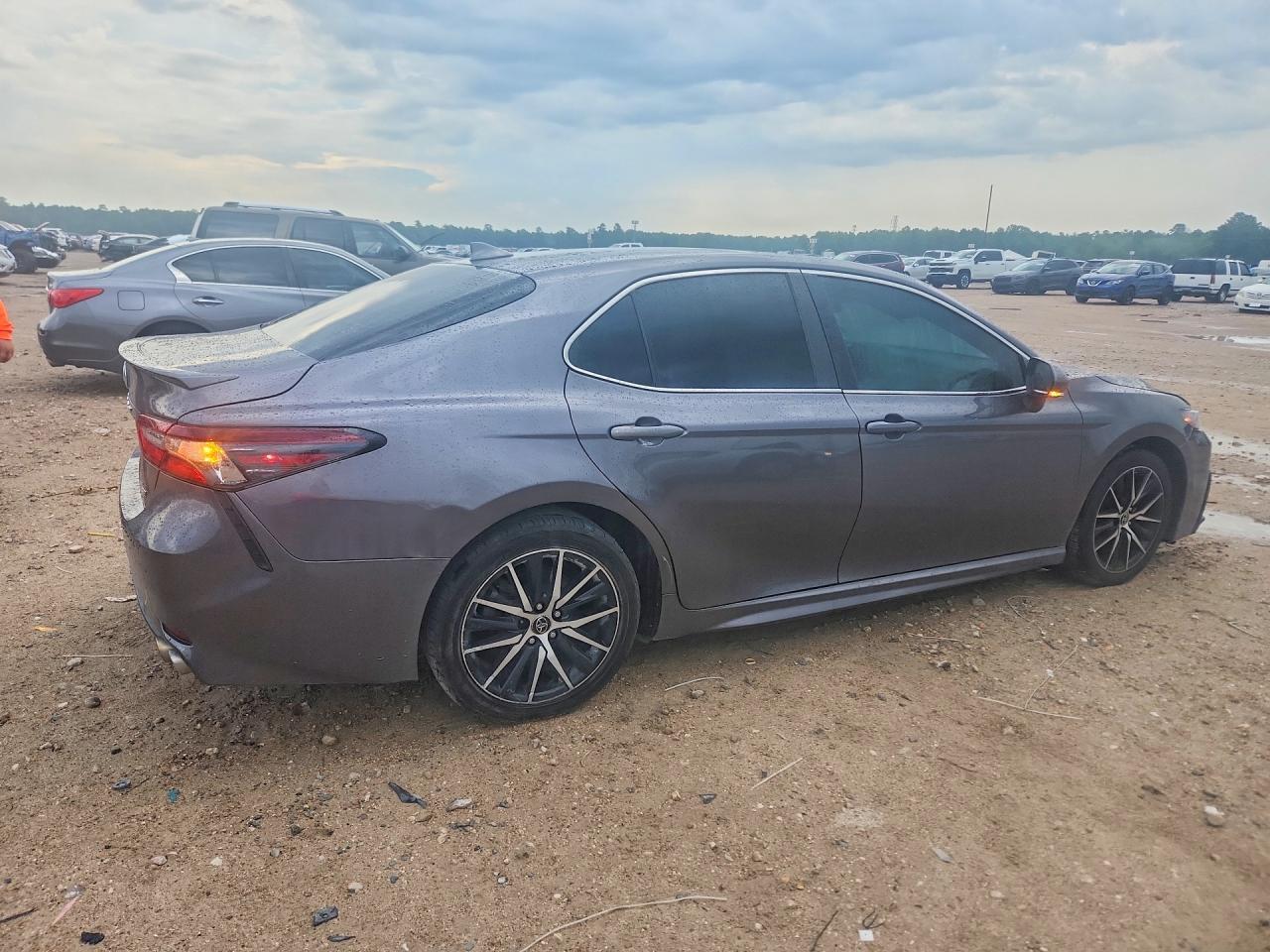 2023 Toyota Camry Se - Фото 3
