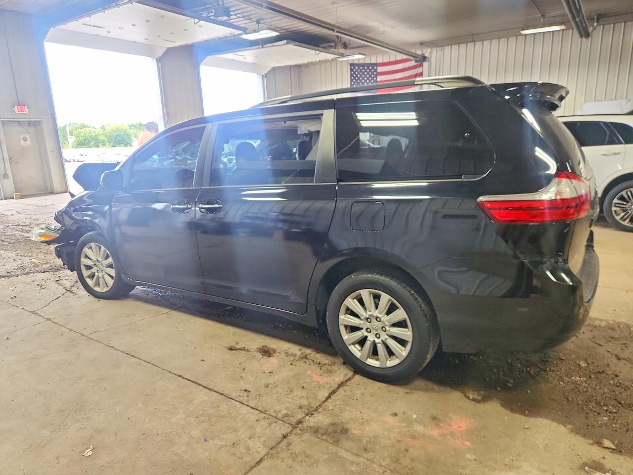 2015 Toyota Sienna Xle 7-Passenger - Фото 2
