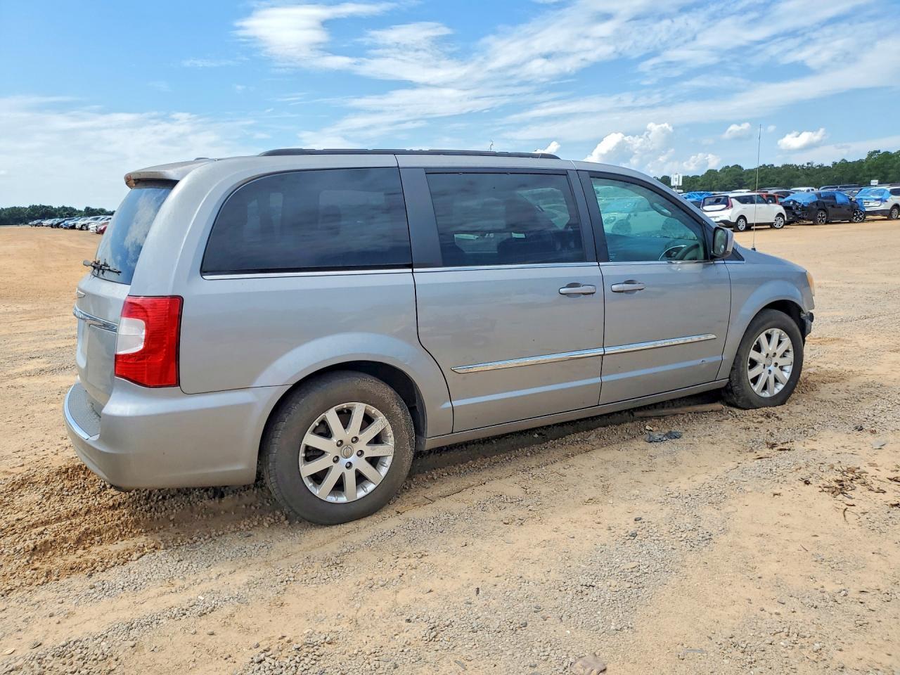 2014 Chrysler Town & Country Touring - Image 3