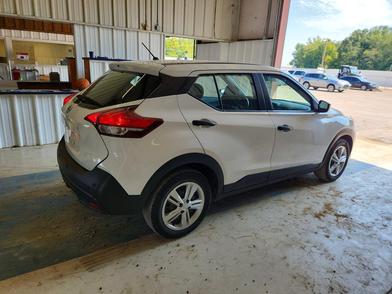 2020 Nissan Kicks S - Фото 3