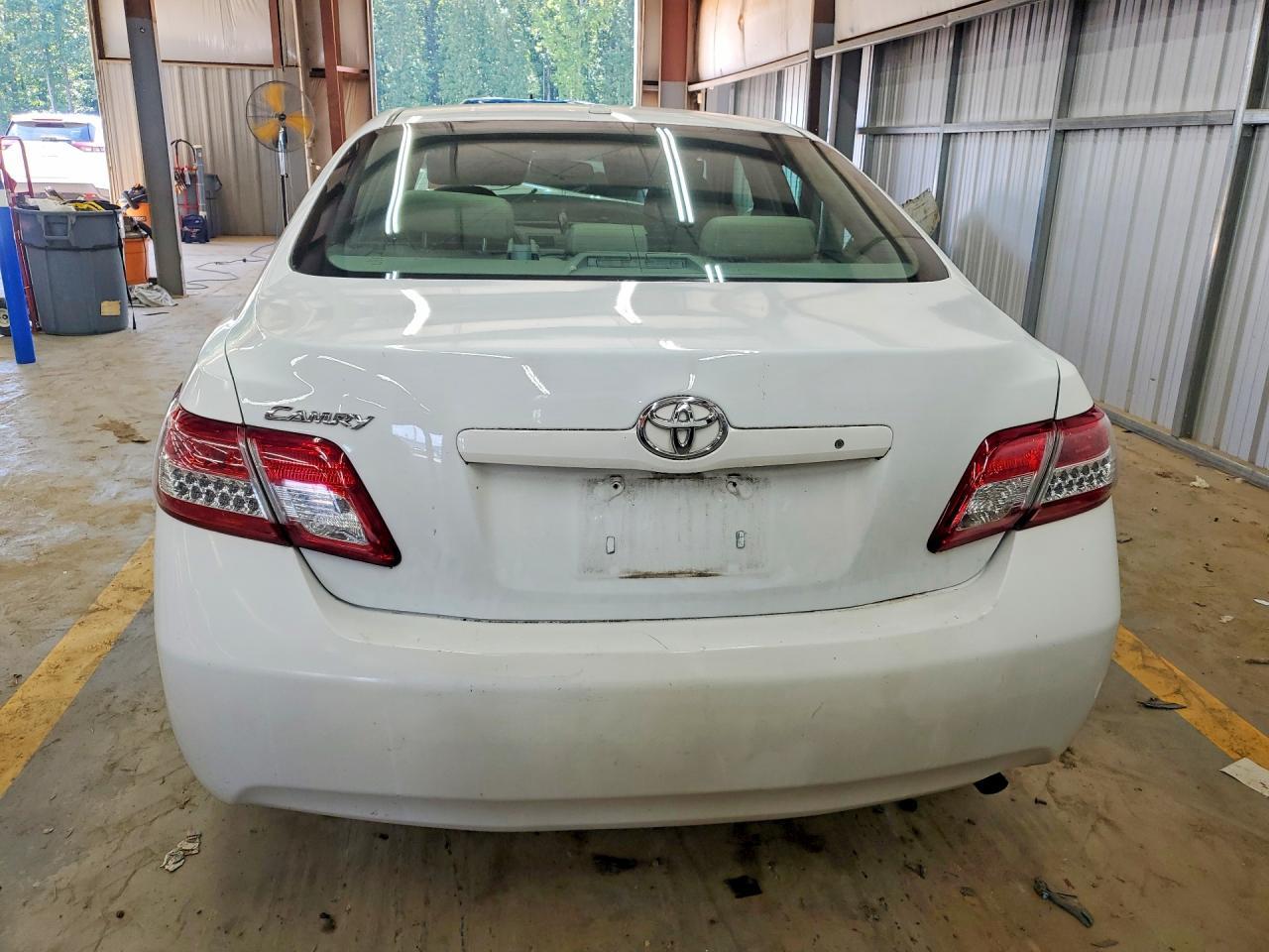 2011 Toyota Camry Le - Фото 6