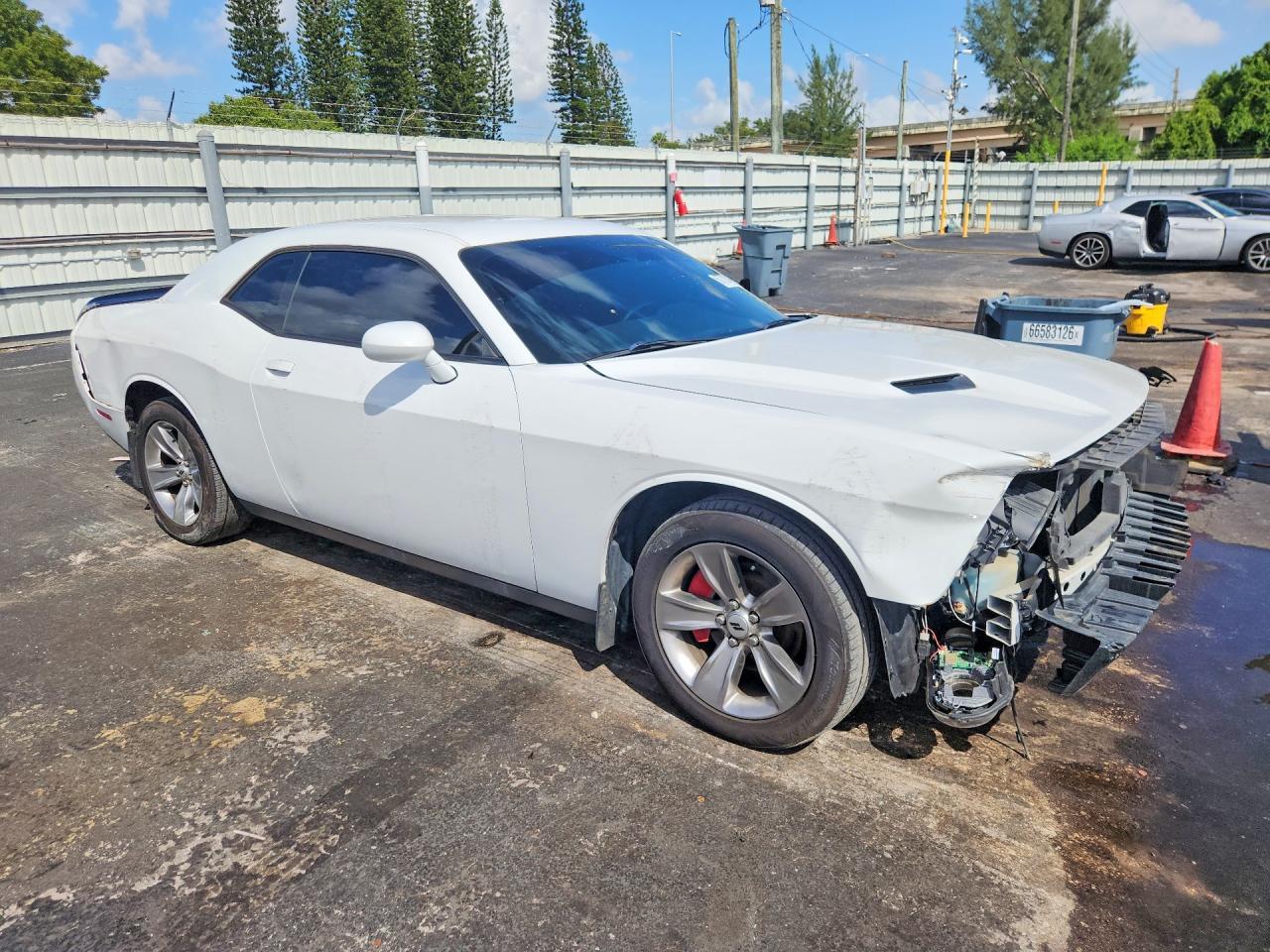 2015 Dodge Challenger Sxt - Image 4