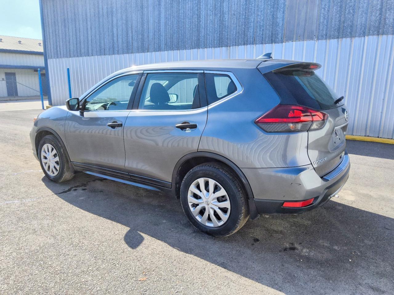 2018 Nissan Rogue S - Фото 2