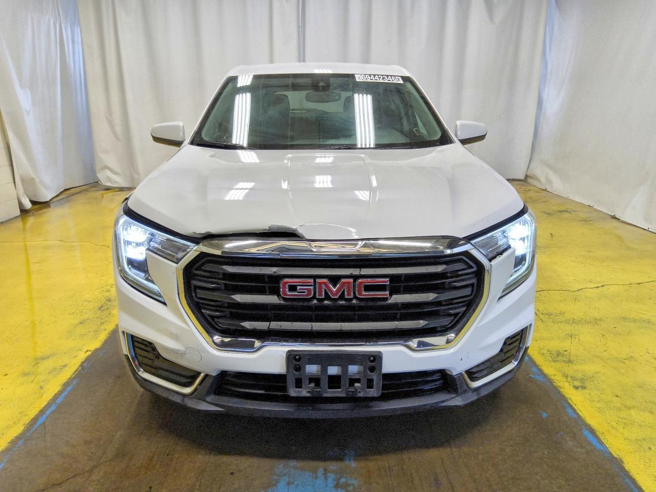 2024 GMC Terrain Sle - Image 5