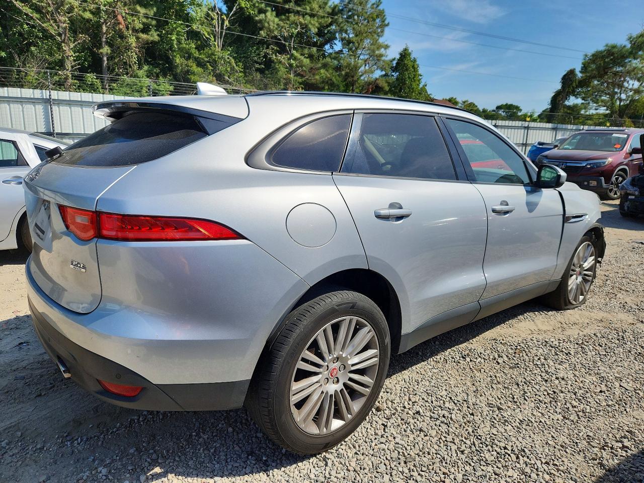 2017 Jaguar F-Pace Premium - Фото 3
