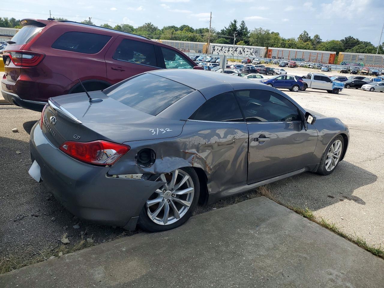 2013 Infiniti G37 Convertible Base - Image 3