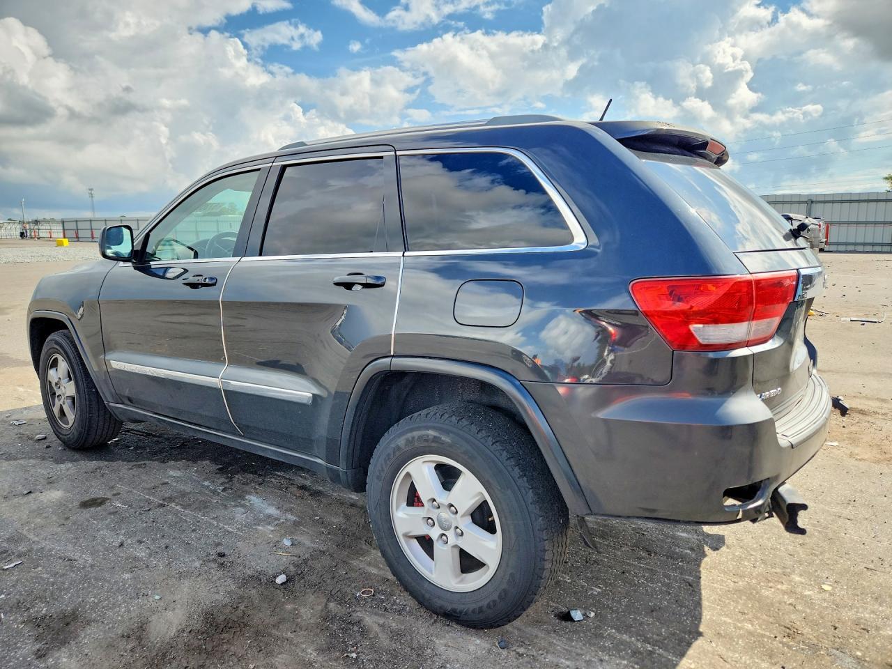 2011 Jeep Grand Cherokee Laredo - Image 2