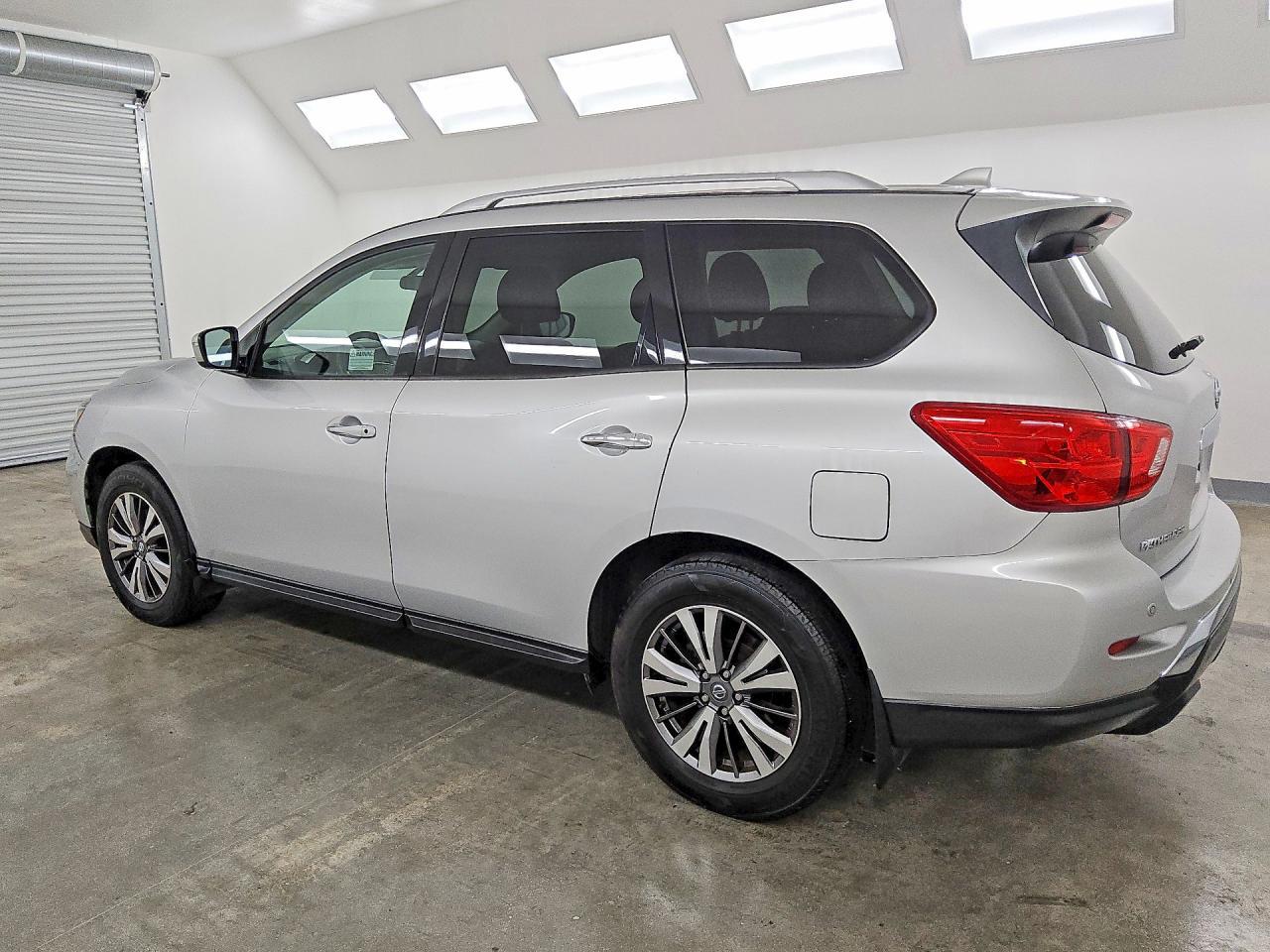 2019 Nissan Pathfinder S - Фото 2