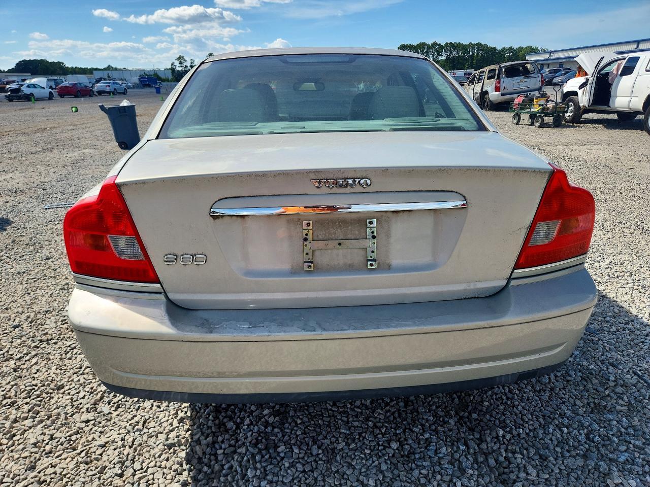 2004 Volvo S80 2.5T - Image 6