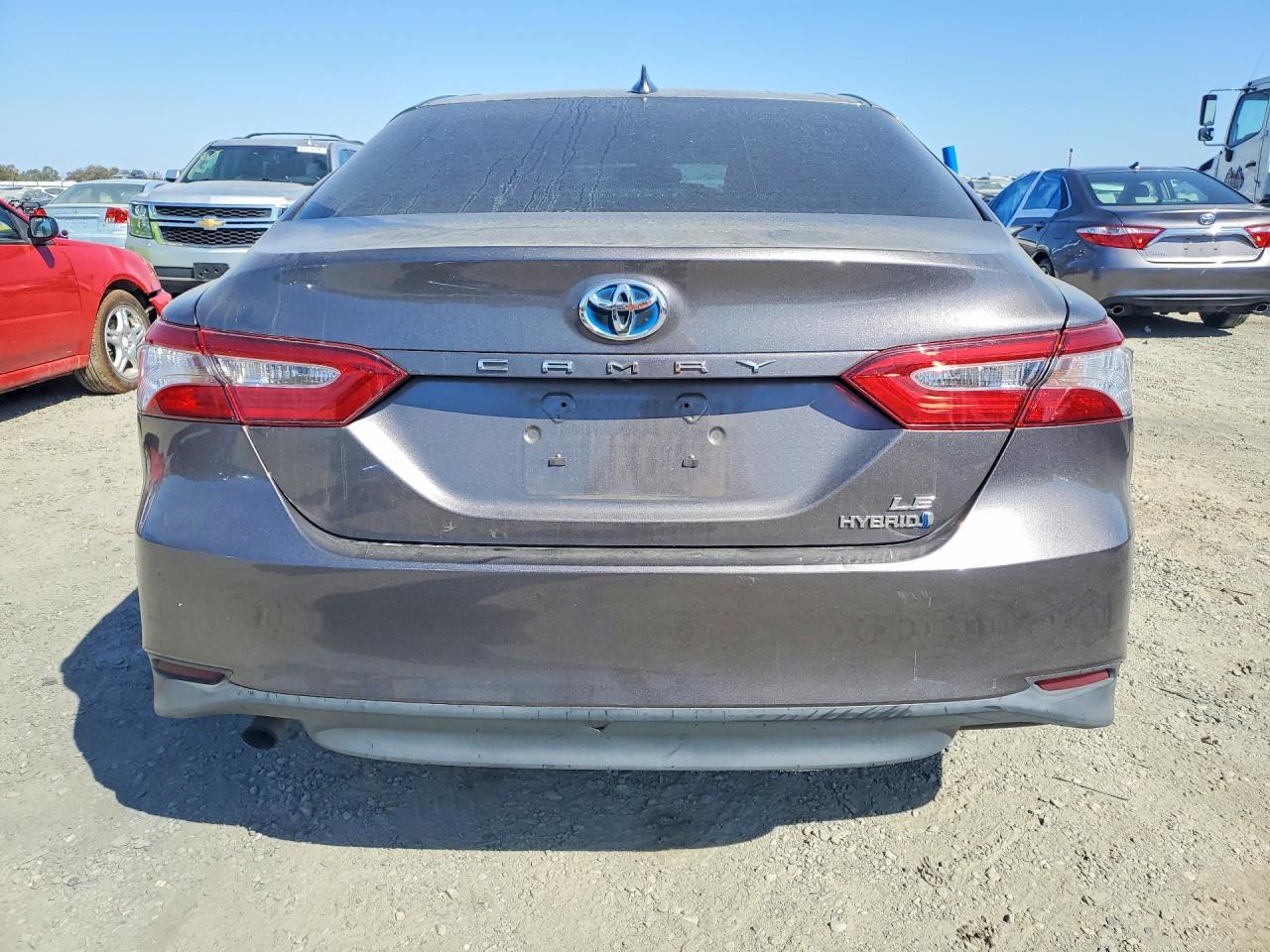 2020 Toyota Camry Le - Фото 6