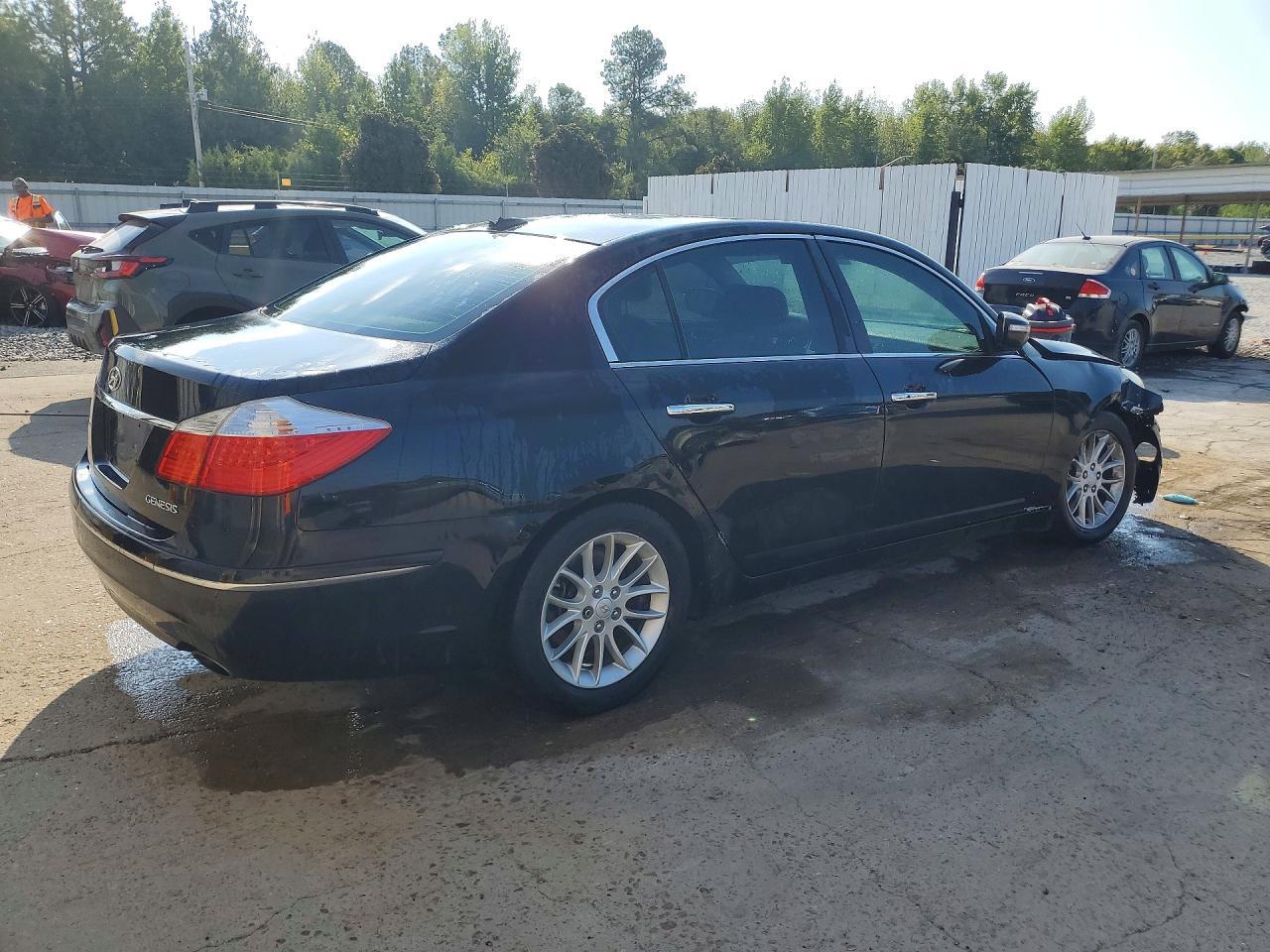 2010 Hyundai Genesis 3.8L - Image 3