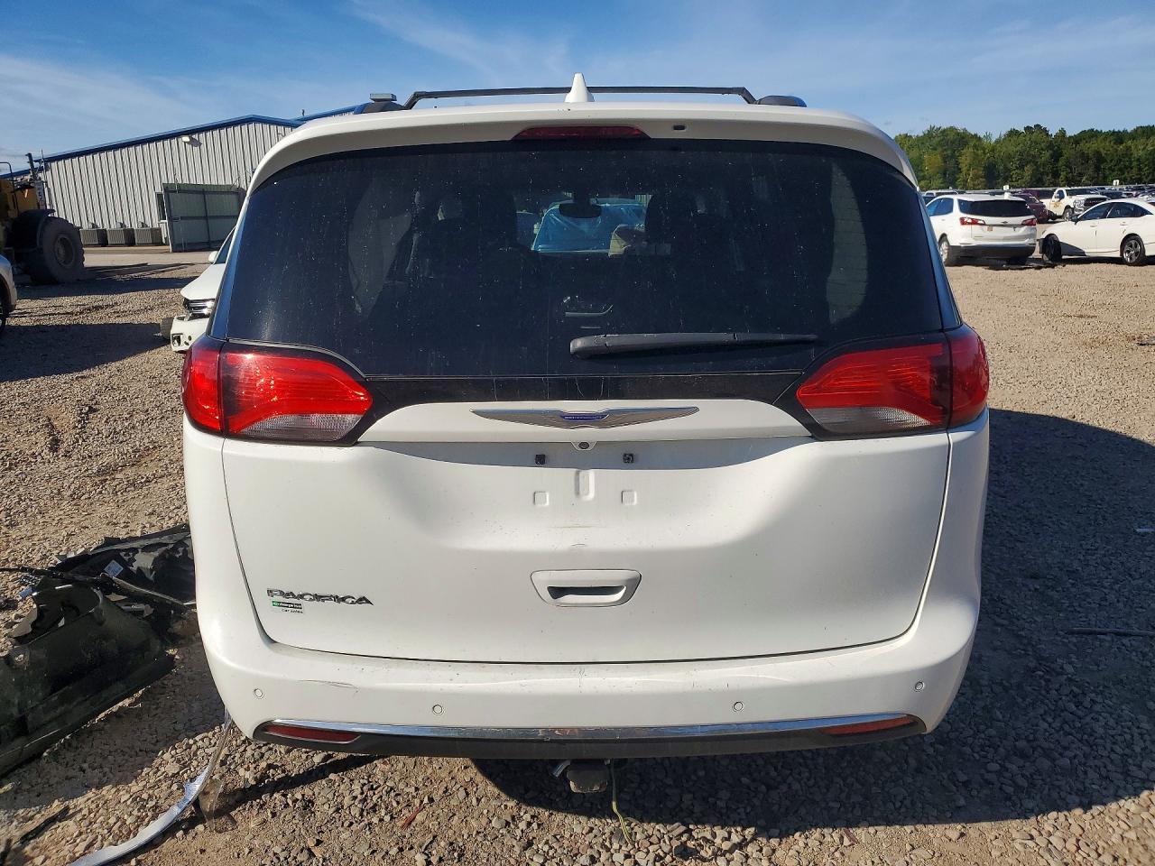 2020 Chrysler Pacifica Touring L - Image 6