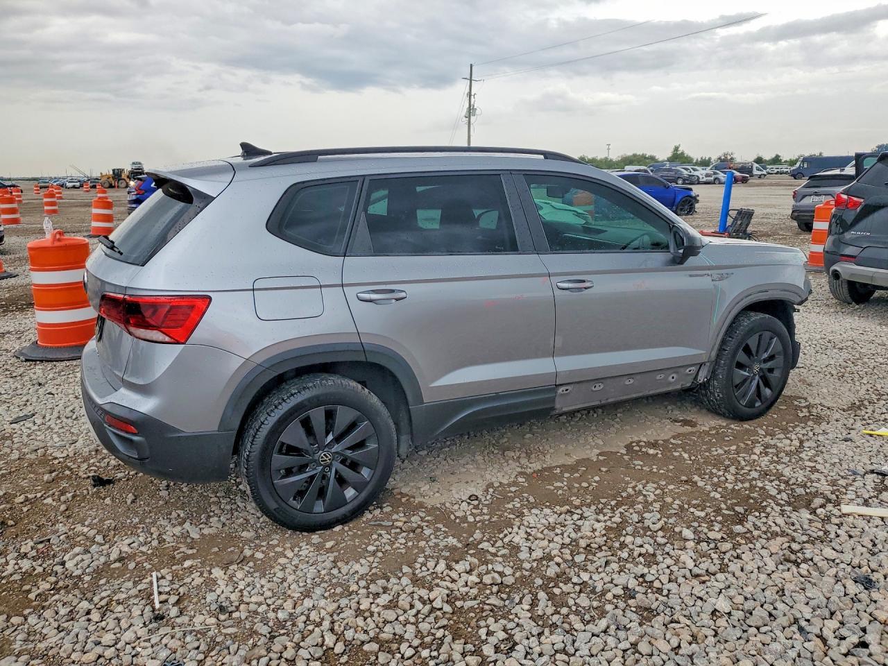2022 Volkswagen Taos S - Image 3
