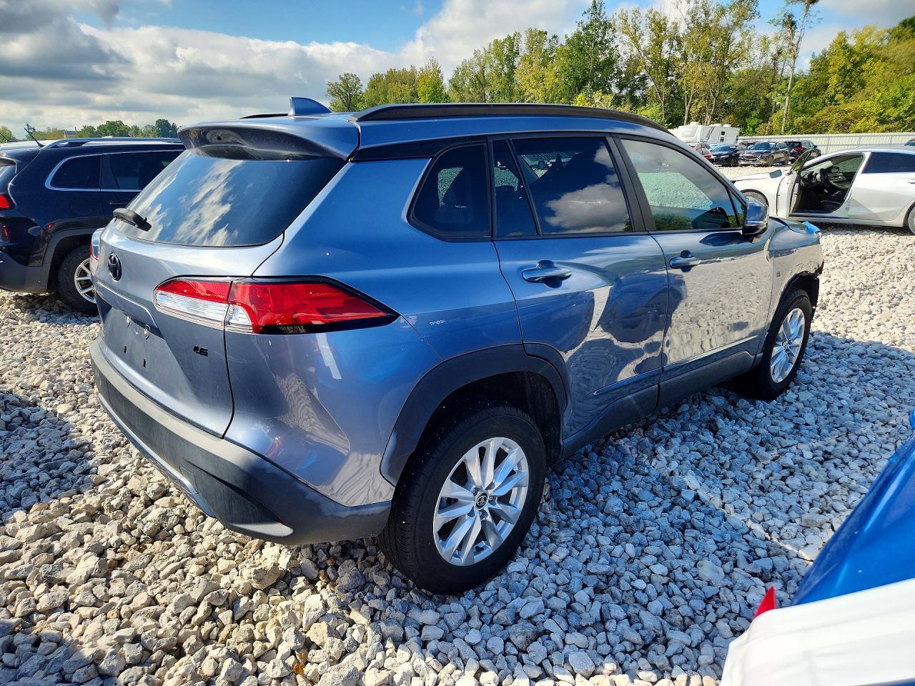 2022 Toyota Corolla Cross Le - Фото 3