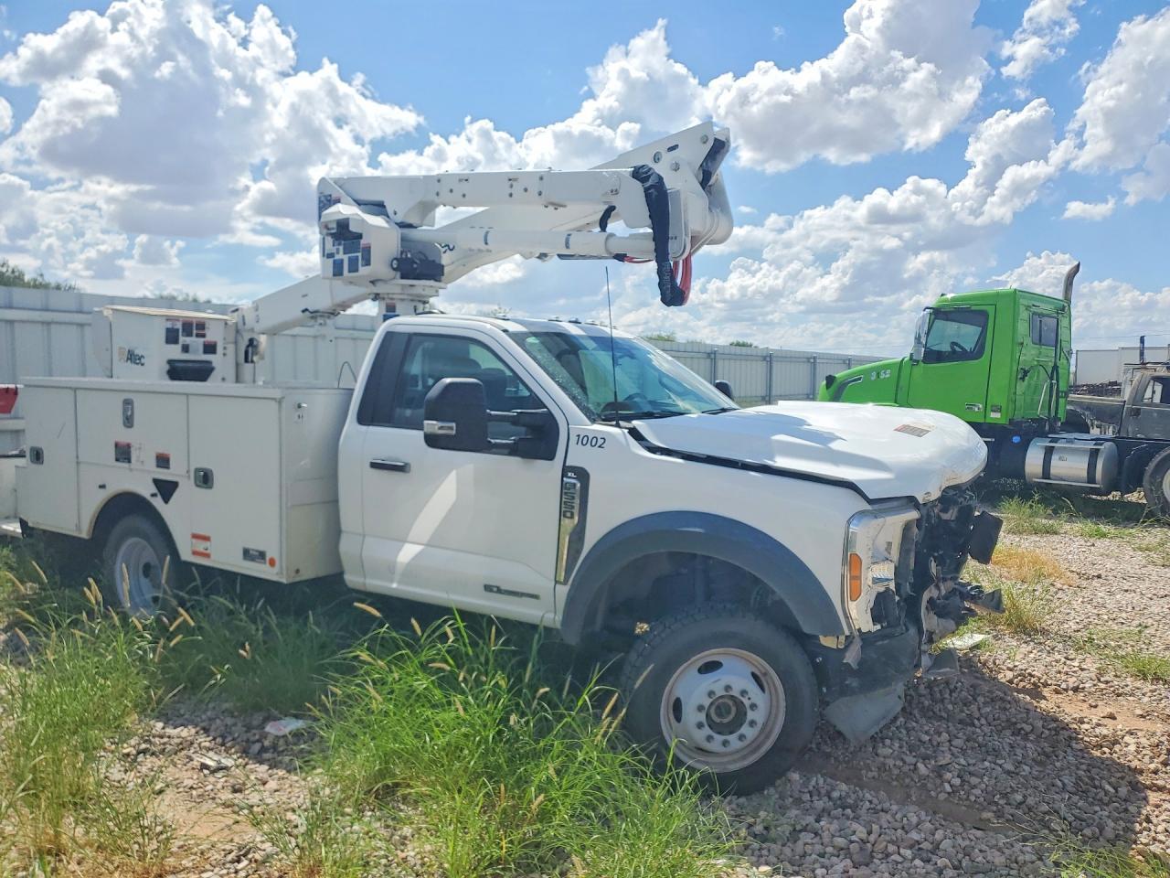 2024 Ford F550 Super Duty Bucket Truck - Image 4
