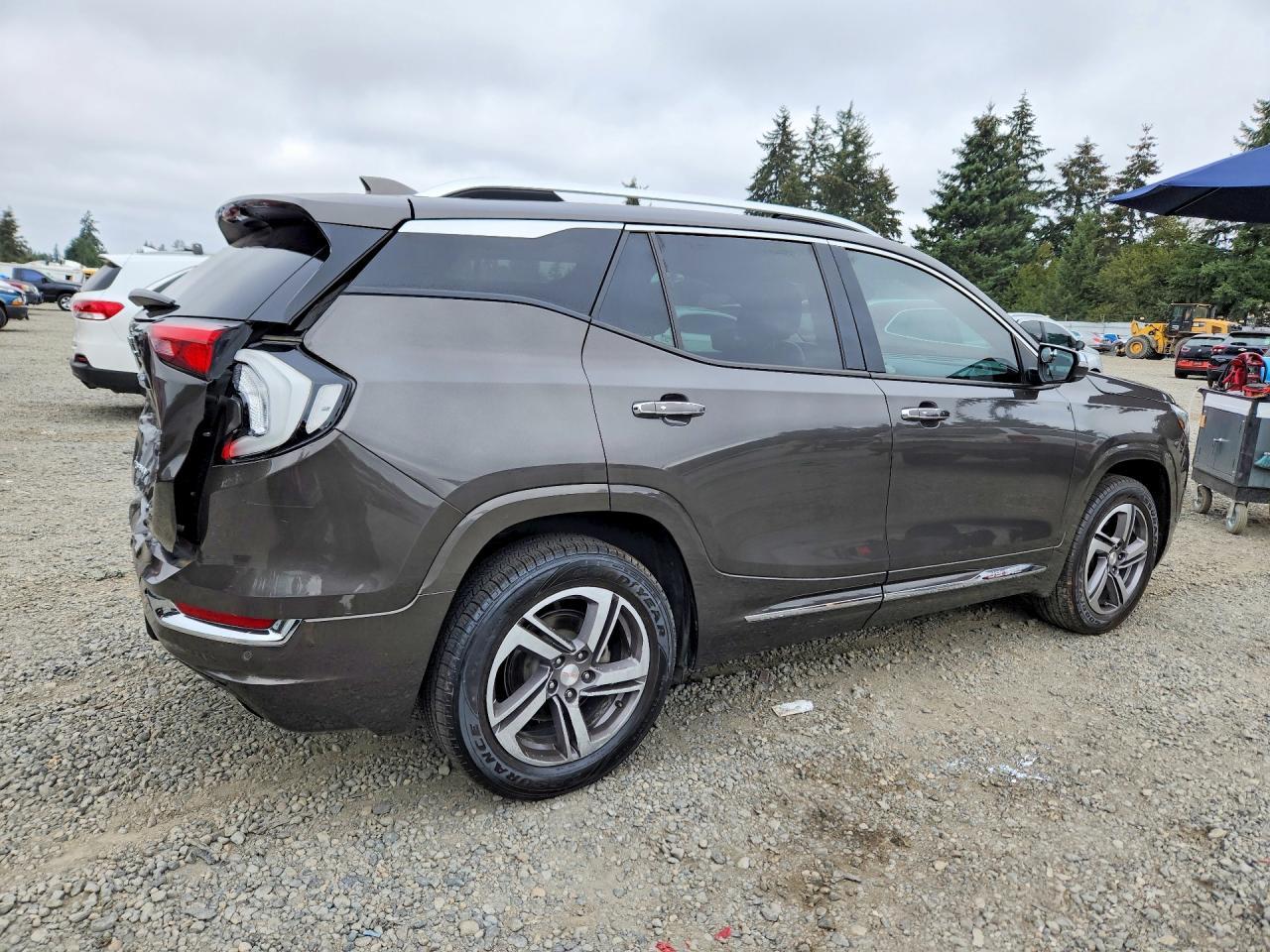 2020 GMC Terrain Denali - Image 3