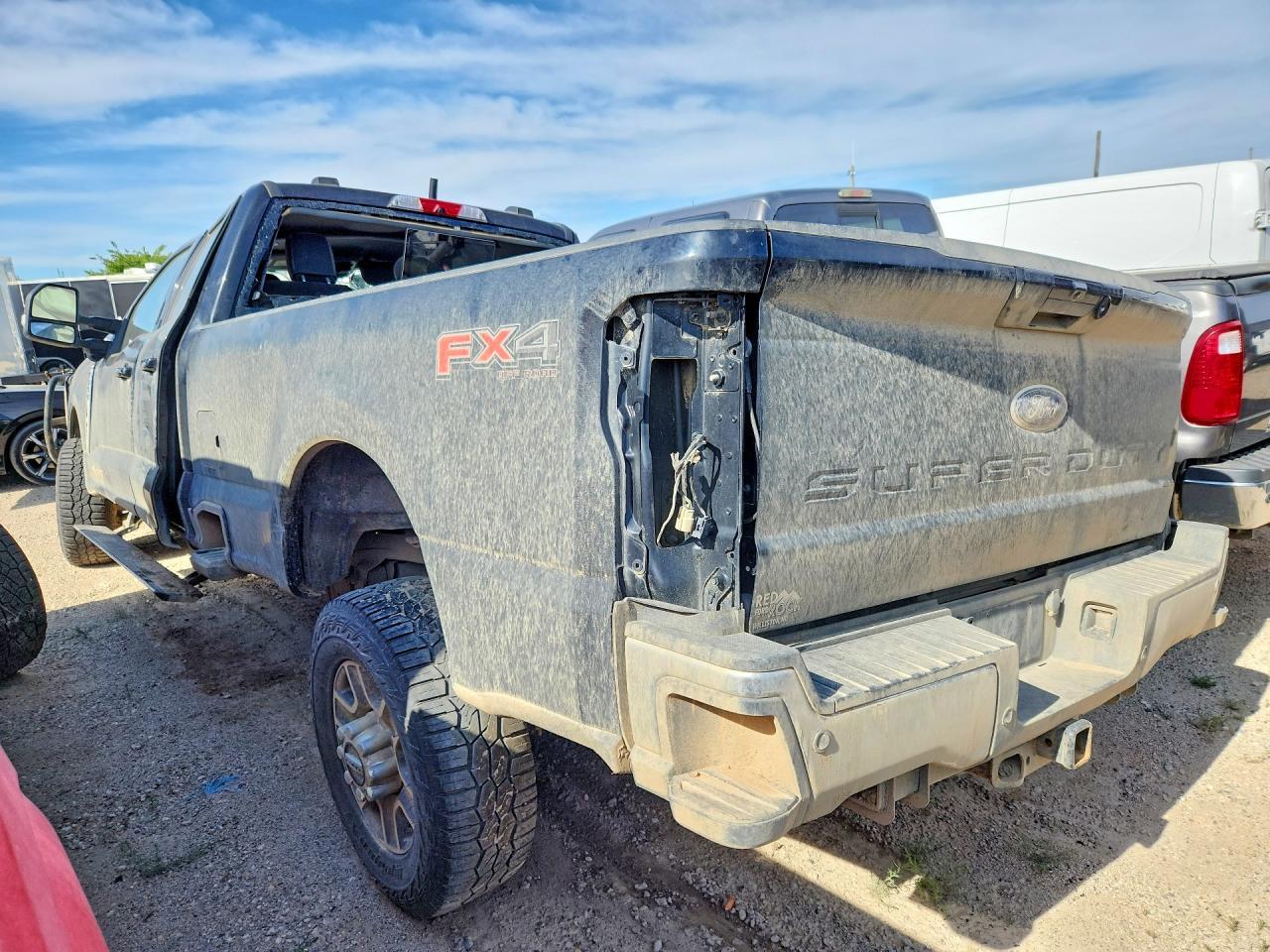 2023 Ford F350 Super Duty - Фото 2