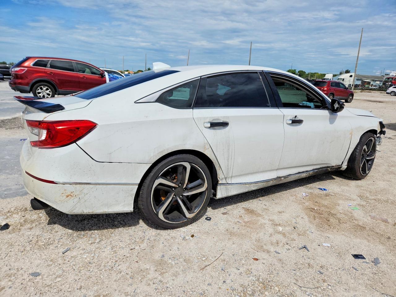 2018 Honda Accord Touring - Image 3