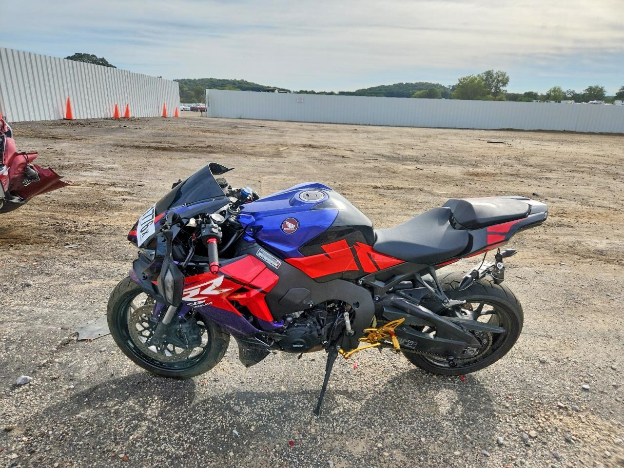 2025 Honda Cbr1000 Ra - Фото 3