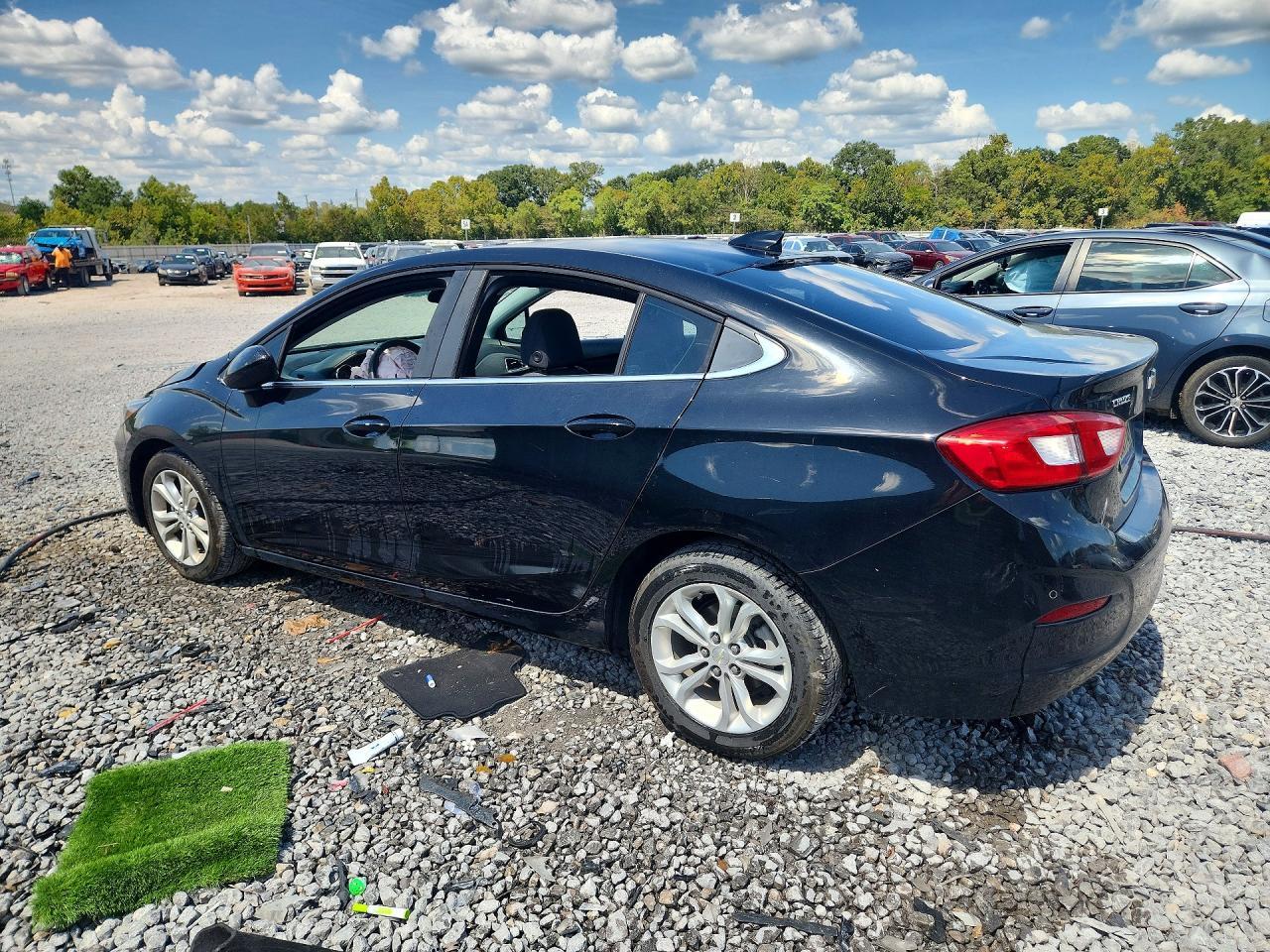 2019 Chevrolet Cruze Lt - Image 2