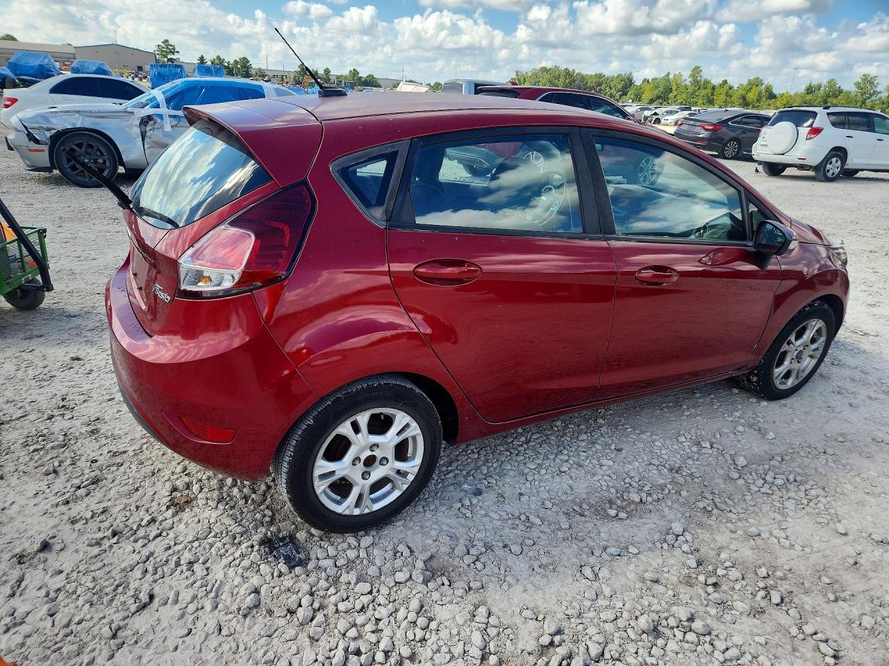 2015 Ford Fiesta Se - Image 3