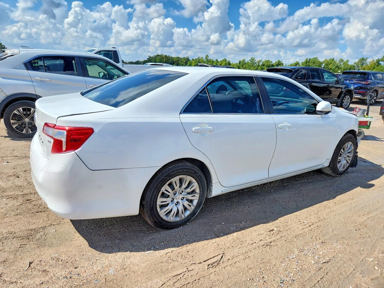 2014 Toyota Camry Le - Фото 3