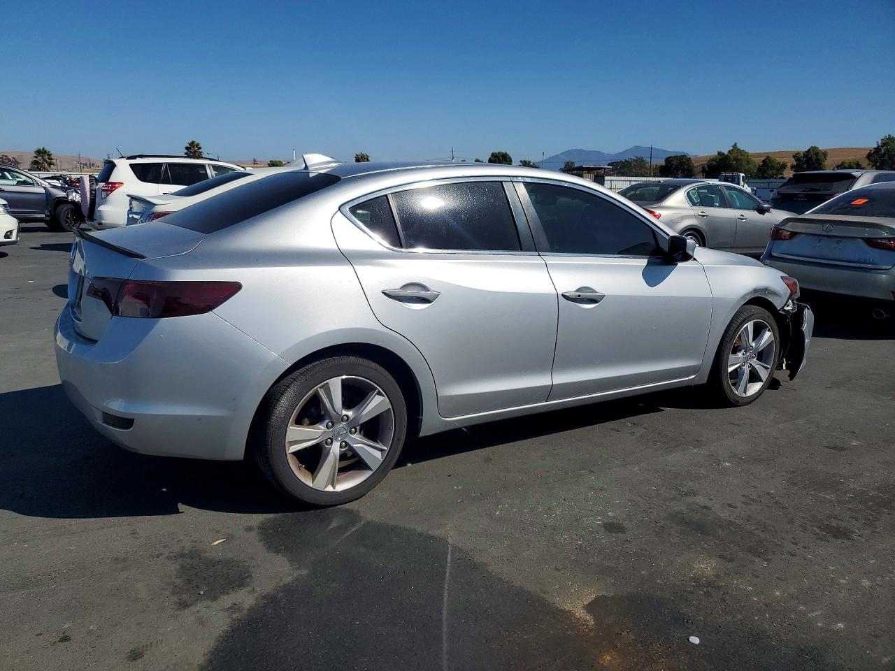 2013 Acura Ilx 20 Premium - Фото 3