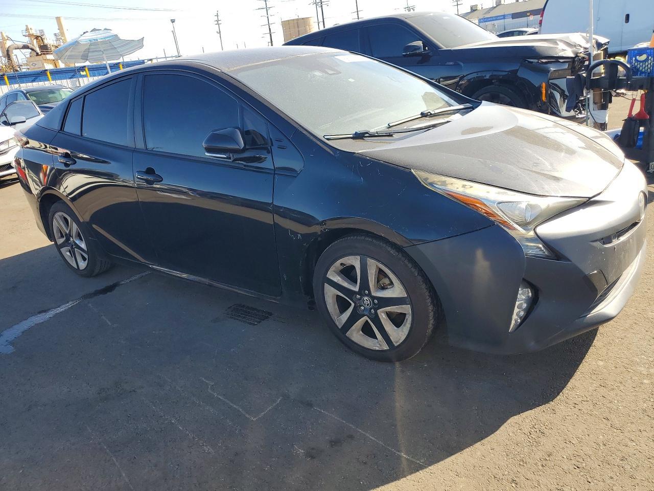 2017 Toyota Prius Three Touring - Image 4