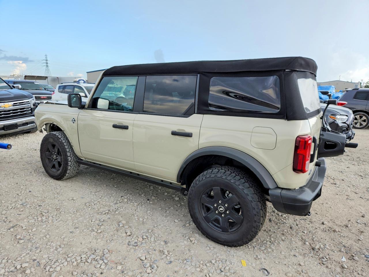 2025 Ford Bronco Big Bend - Image 2