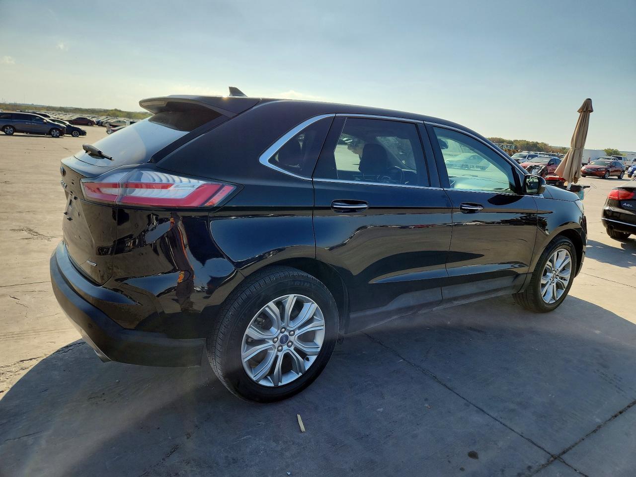 2022 Ford Edge Titanium - Image 3