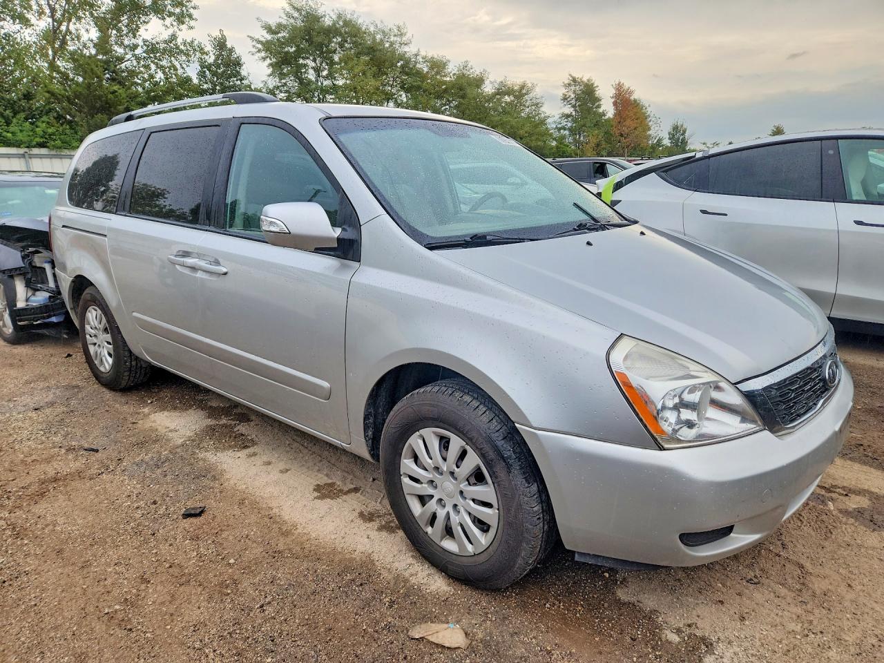 2012 Kia Sedona Lx - Фото 4