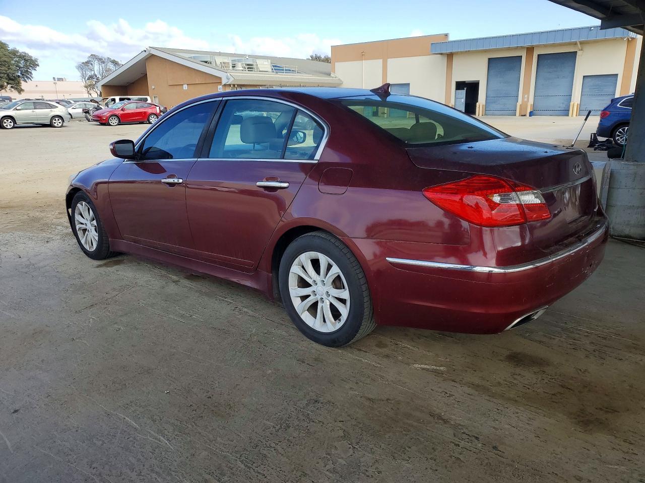 2012 Hyundai Genesis 3.8L - Фото 2