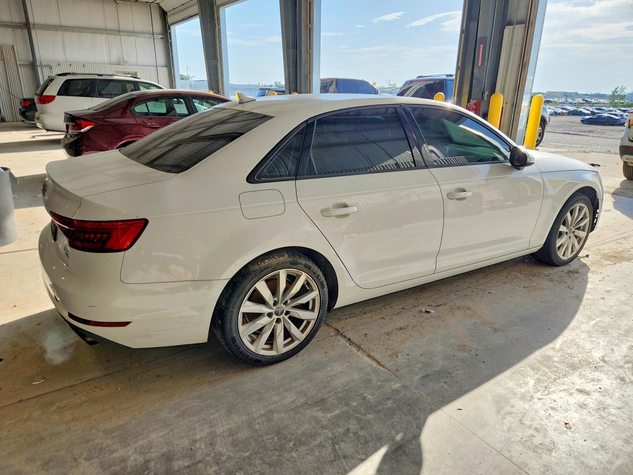 2017 Audi A4 Ultra Premium - Фото 3