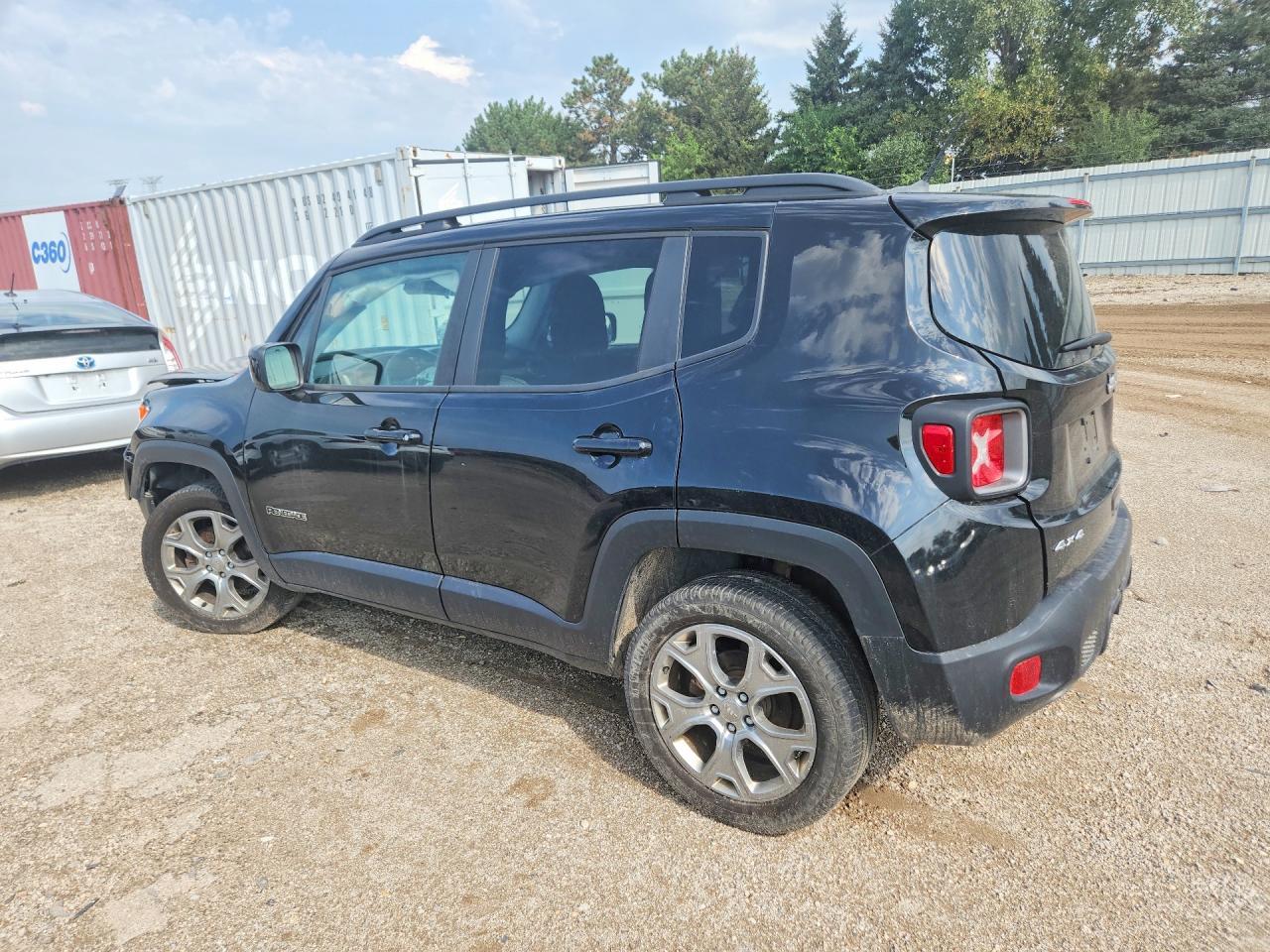 2017 Jeep Renegade Latitude - Image 2