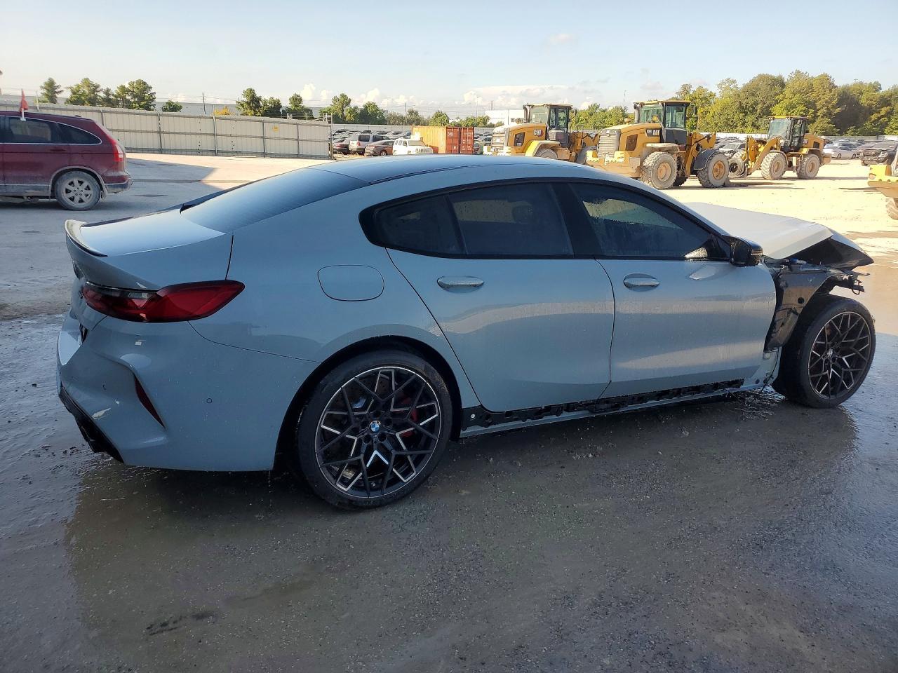 2025 BMW M8 - Фото 3