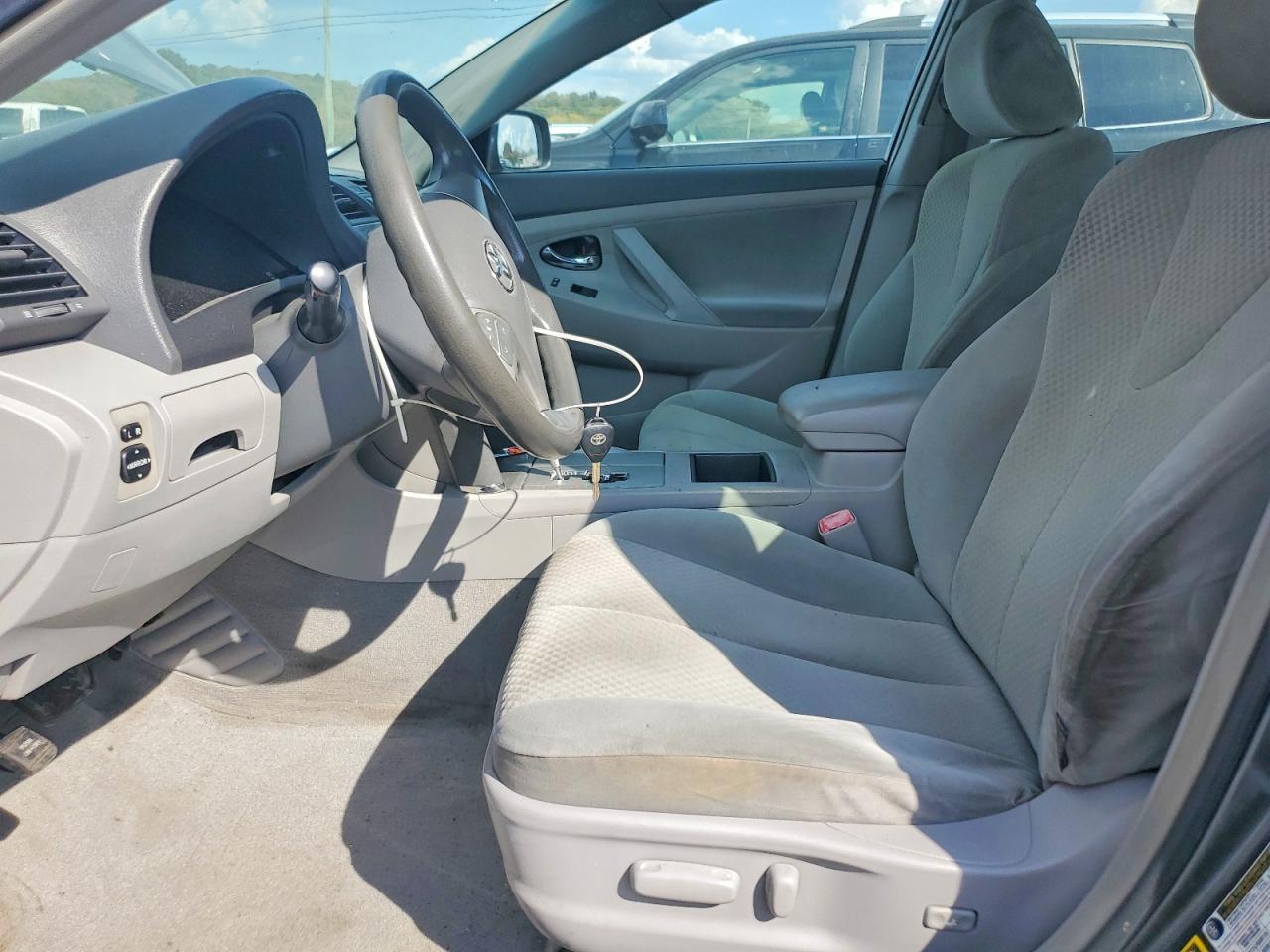 2009 Toyota Camry Le - Image 7