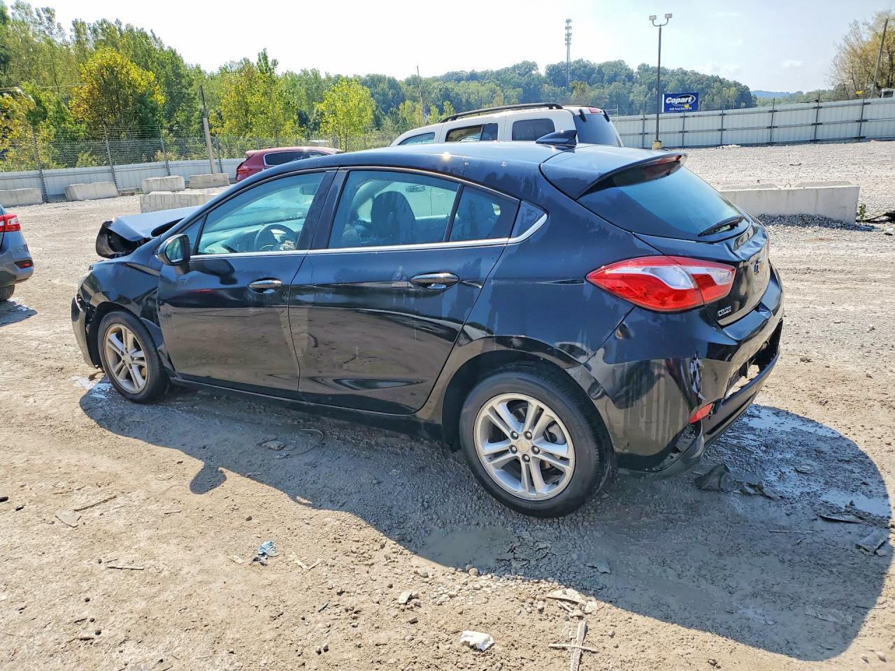 2018 Chevrolet Cruze Lt - Image 2