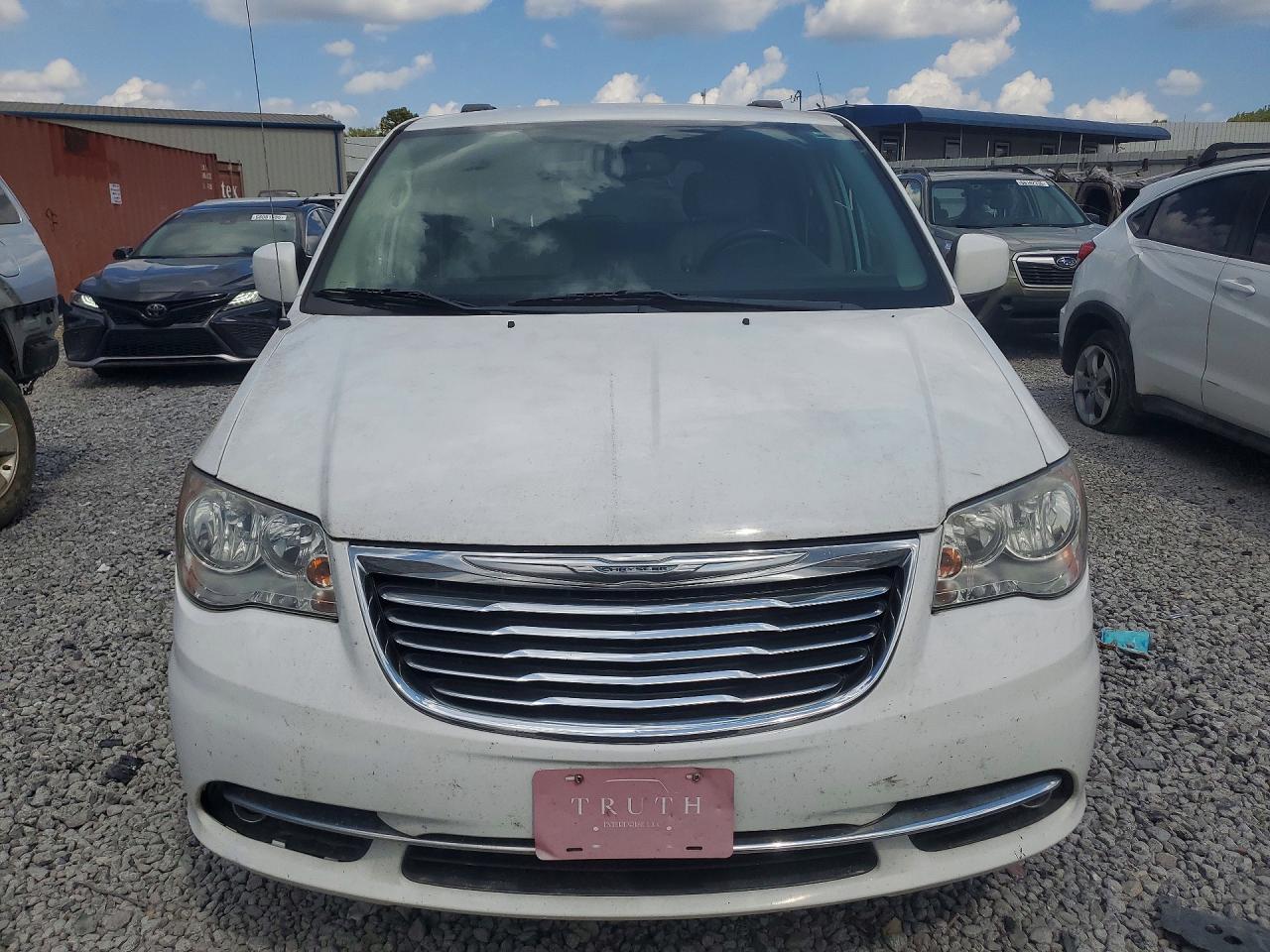 2015 Chrysler Town & Country Touring - Image 5