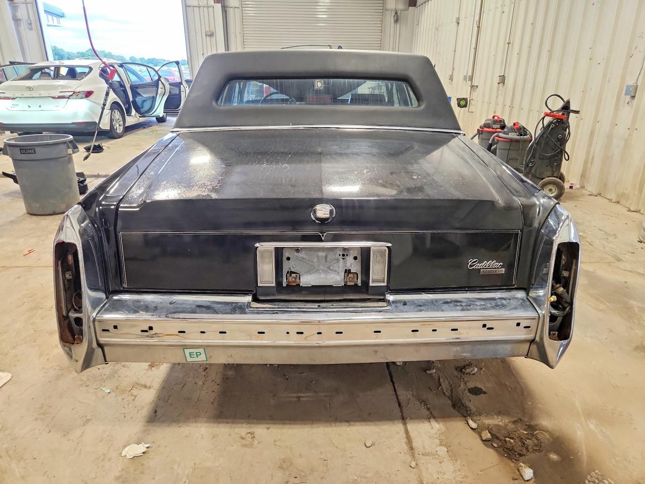 1990 Cadillac Brougham Unknown - Image 6
