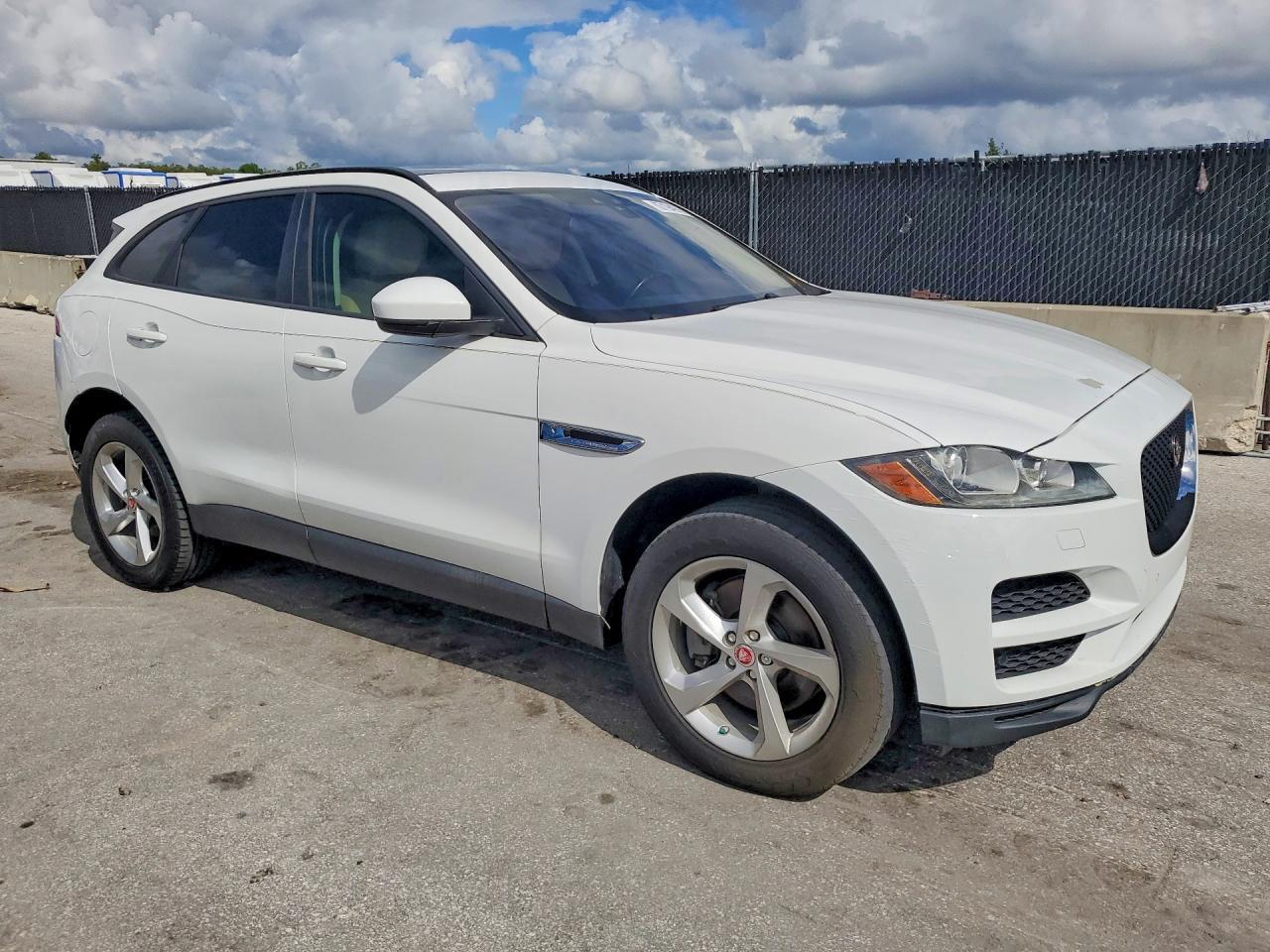 2017 Jaguar F-Pace Premium - Фото 4