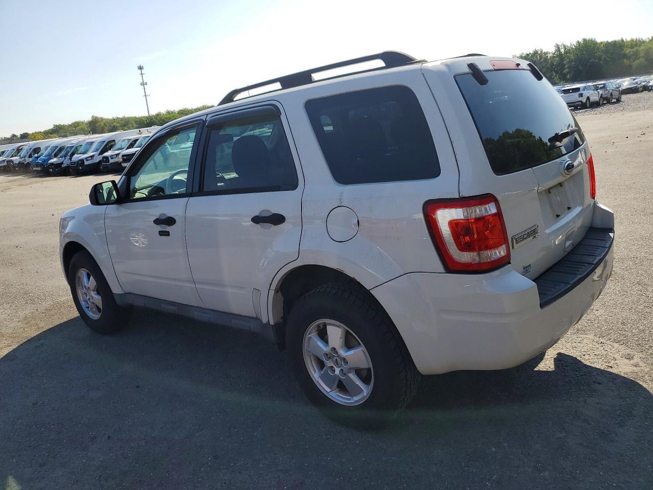 2011 Ford Escape Xlt - Фото 2