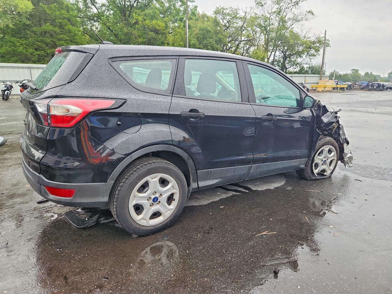 2017 Ford Escape S - Фото 3