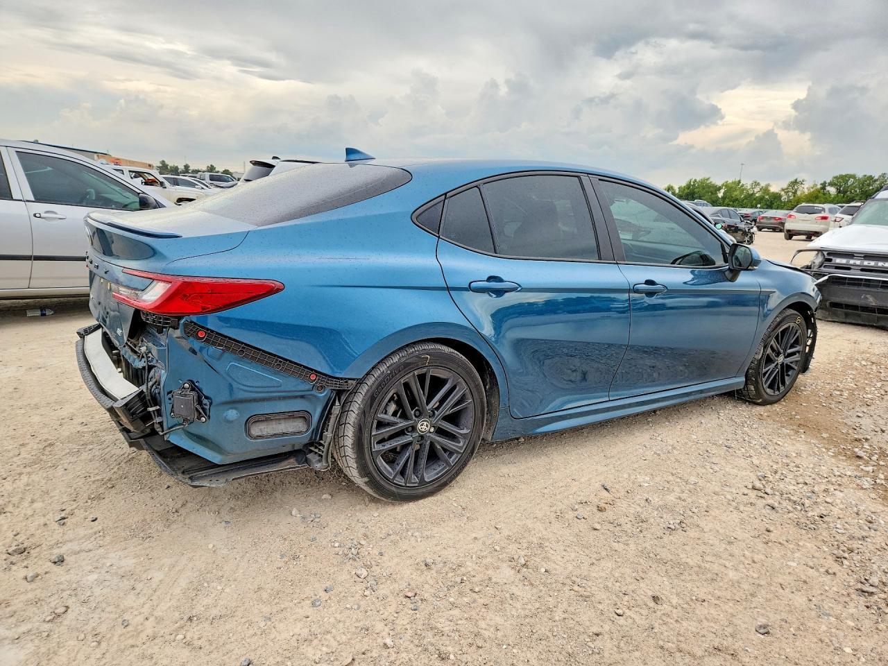2025 Toyota Camry Se - Image 3