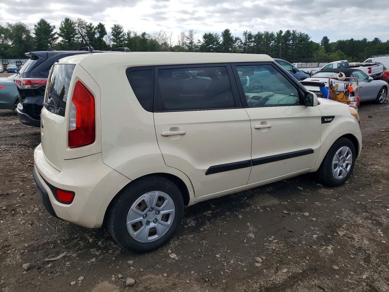 2013 Kia Soul Base - Image 3