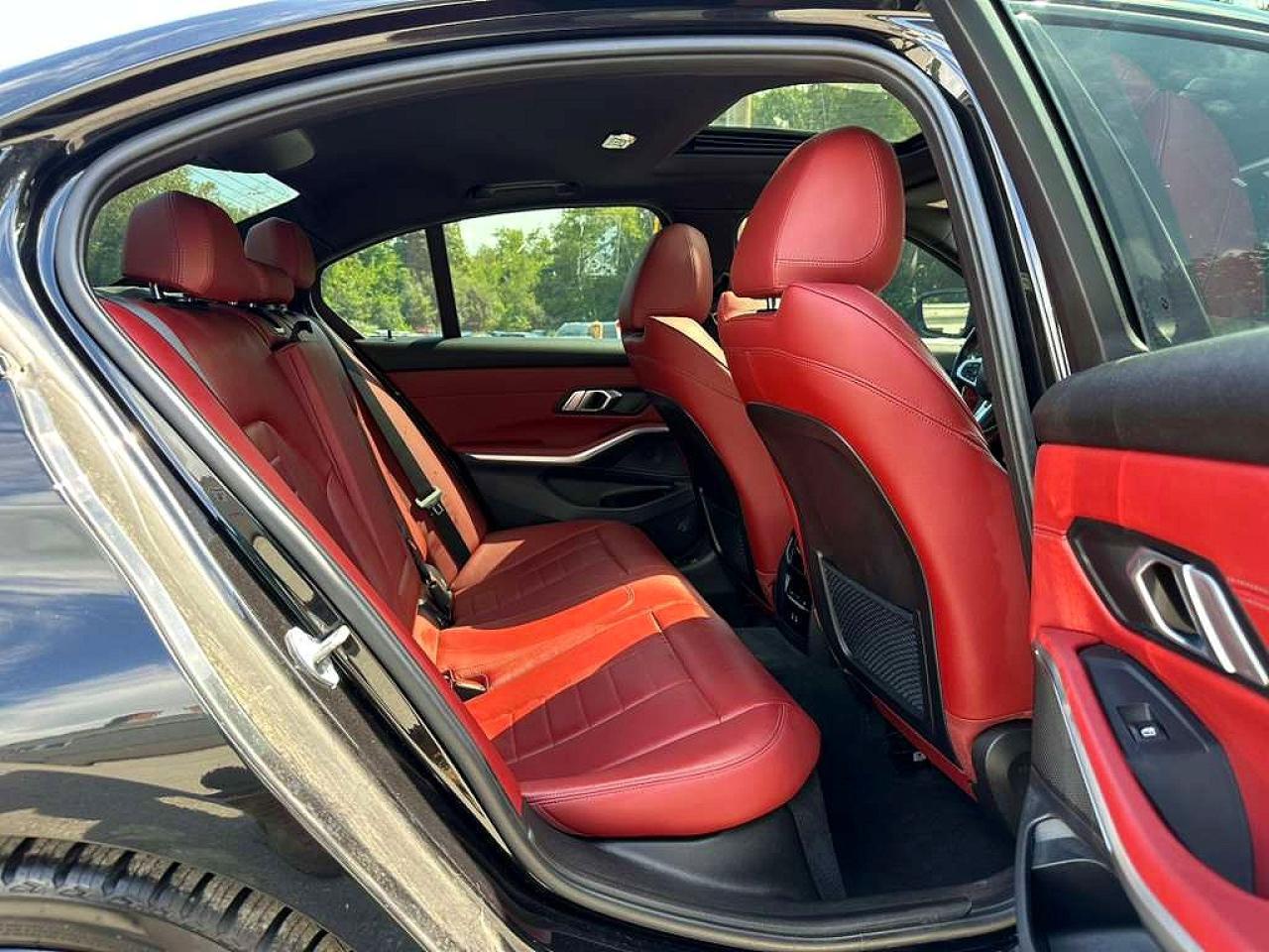 2022 BMW 330Xi - Фото 6