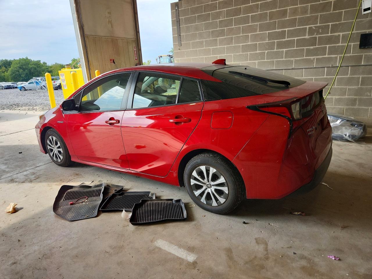 2022 Toyota Prius Xle Awd-E - Фото 2
