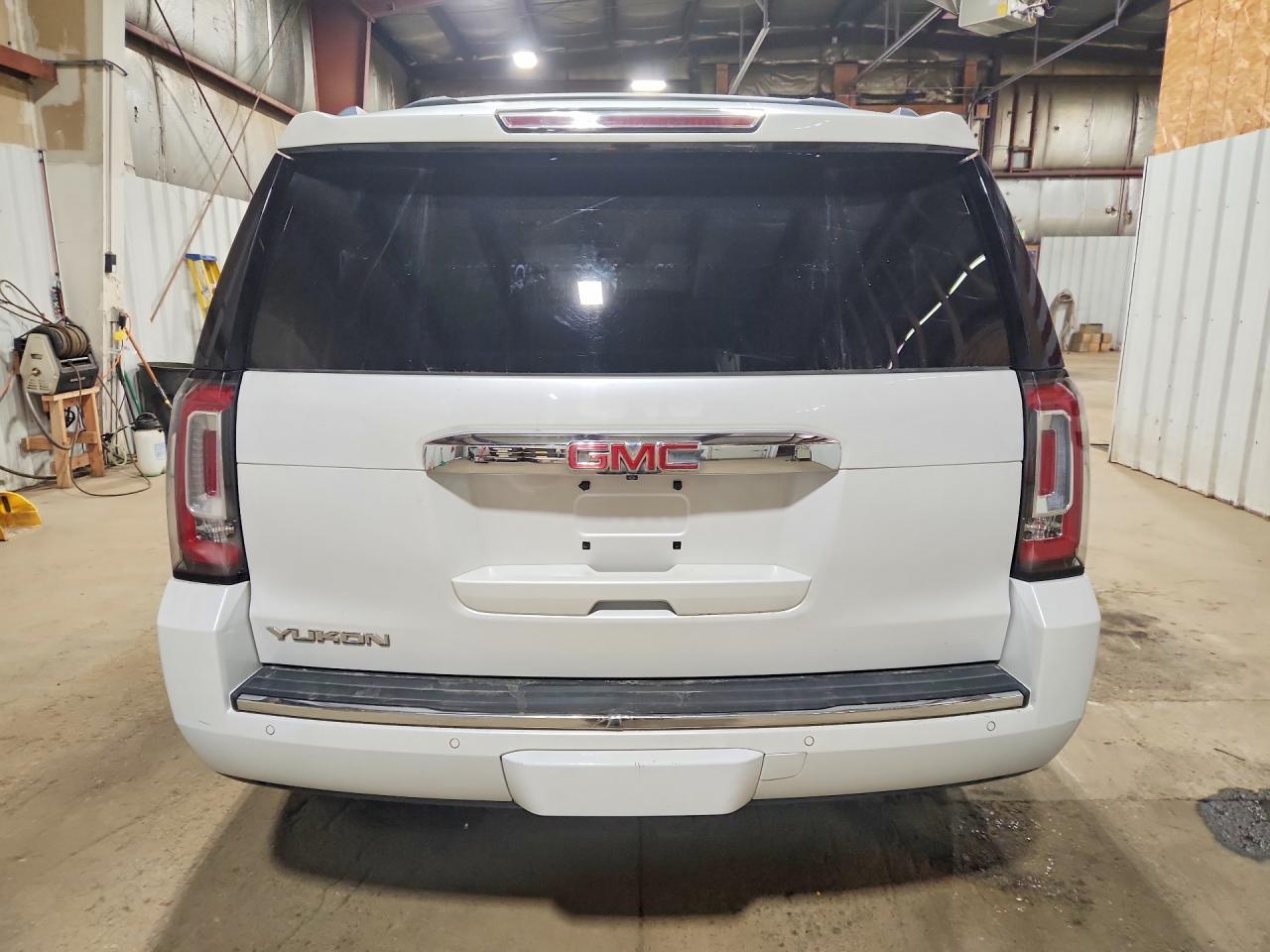 2017 GMC Yukon Denali - Фото 6